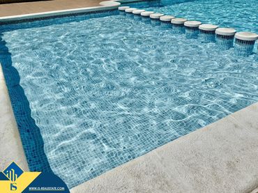 Casa con piscina en venta en Zona Carrefour - Urbanizaciones