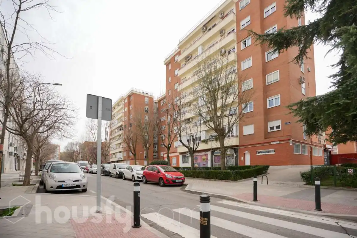 Vista exterior de Local en venda en Madrid