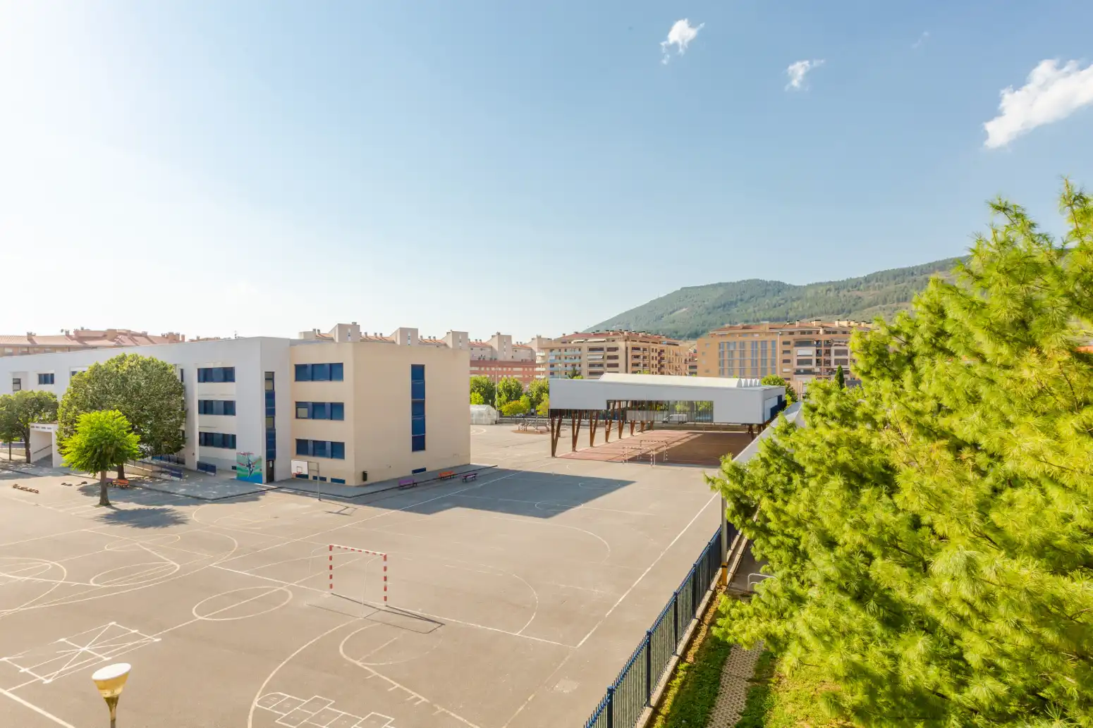 Vista exterior de Pis en venda en  Pamplona / Iruña amb Calefacció, Parquet i Traster