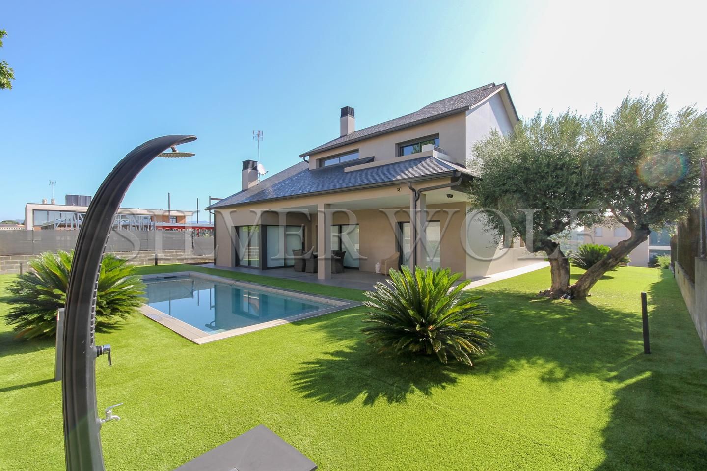 Vista exterior de Casa o chalet en venta en Palau-solità i Plegamans con Aire acondicionado, Calefacción y Jardín privado