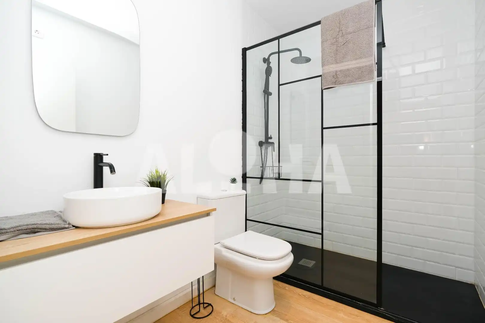 Bathroom of Apartments for rent in Moncada  with Air Conditioner, Heating and Furnished