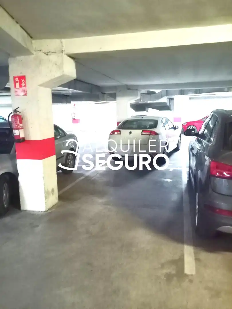 Aparcament de Pis de lloguer en Valladolid amb Calefacció, Terrassa i Moblat