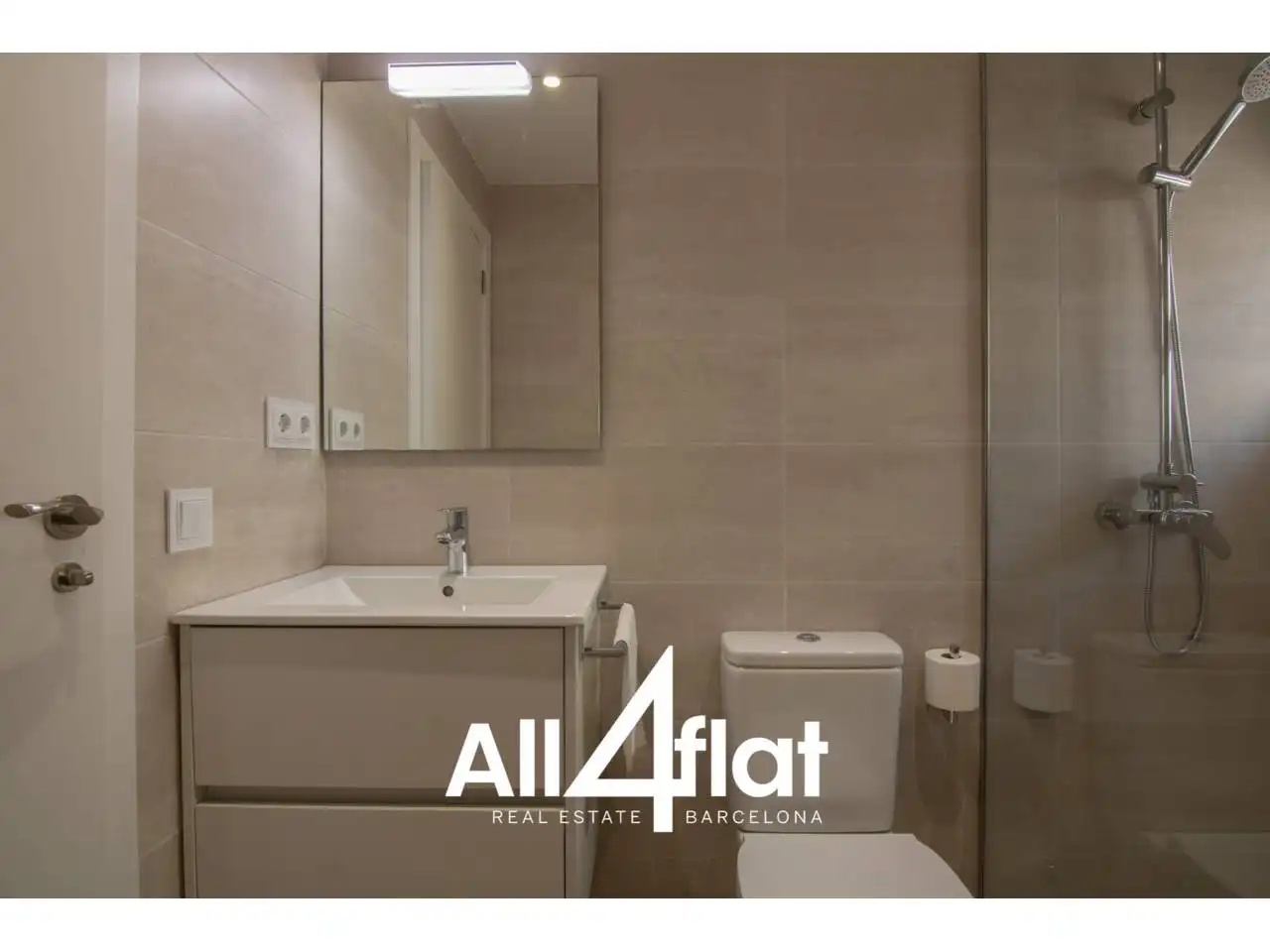 Badezimmer von Maisonette zur Miete in Mataró mit Klimaanlage und Parkett