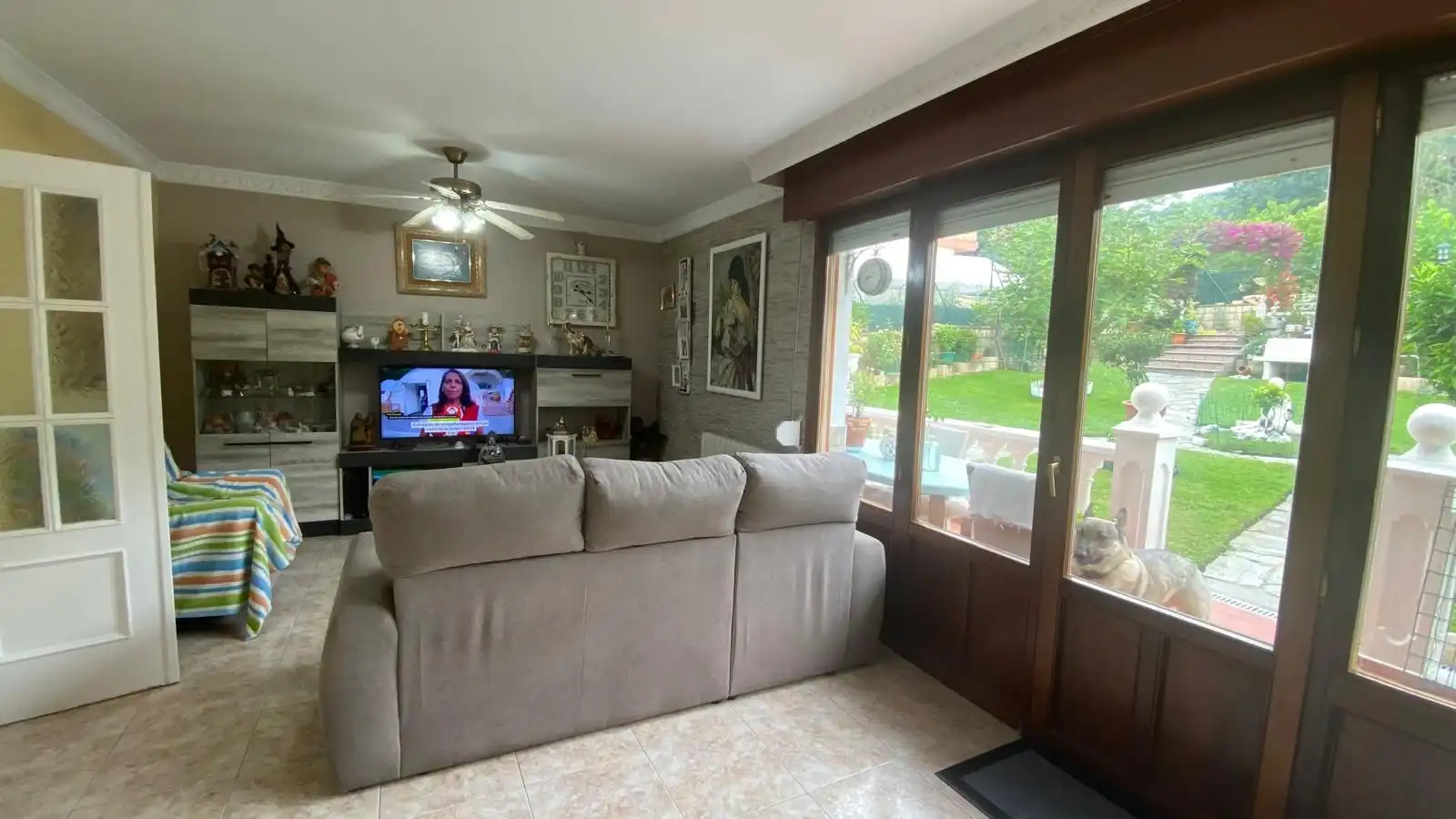 Sala d'estar de Casa adosada en venda en Meruelo amb Moblat