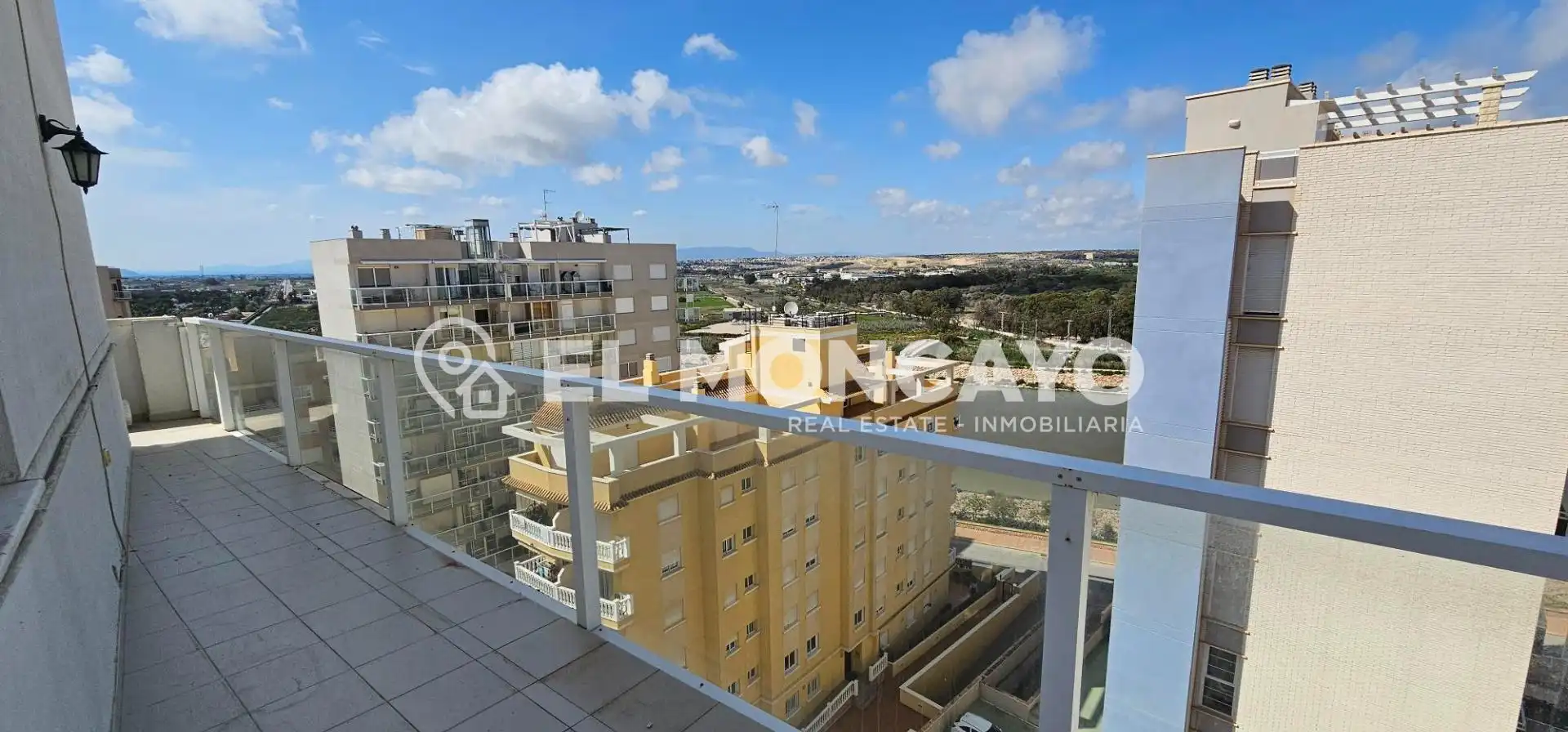 Vista exterior de Ático en venta en Guardamar del Segura con Aire acondicionado, Calefacción y Terraza