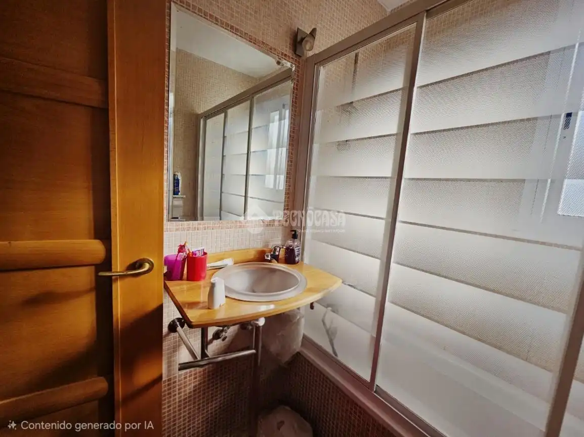 Bathroom of Flat for sale in Parla  with Air Conditioner, Heating and Terrace