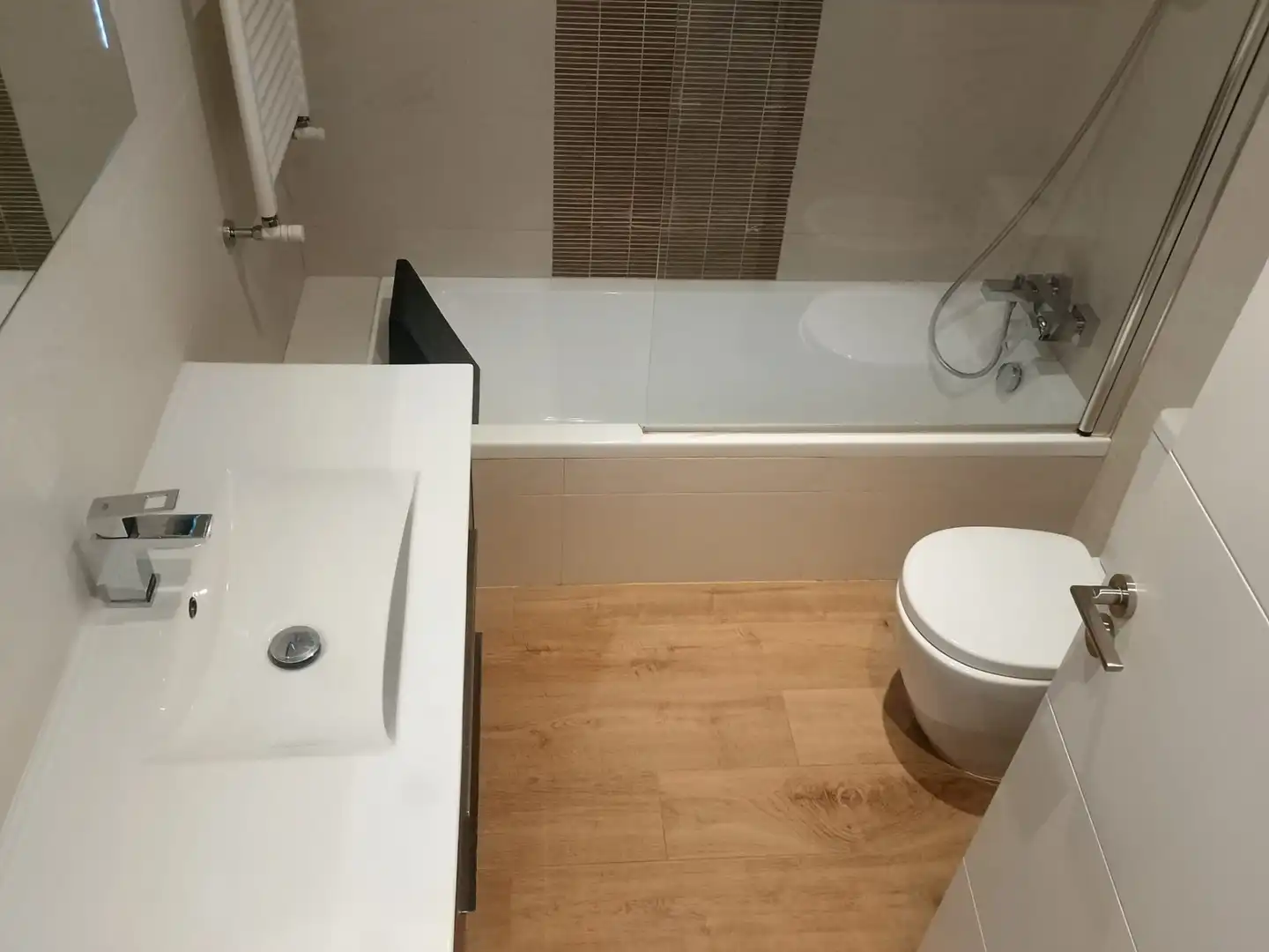 Bathroom of Flat for rent in Oviedo   with Heating, Parquet flooring and Oven