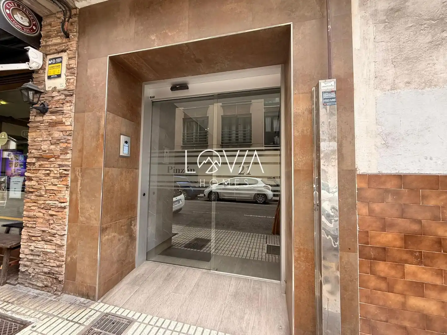 Vista exterior de Piso en venta en Gijón  con Calefacción