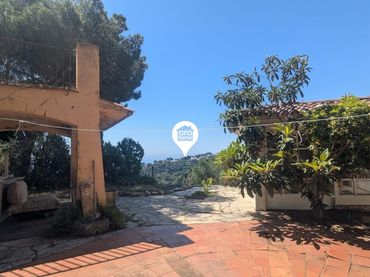 Detached house with pool for sale in El Mirador - La Cornisa