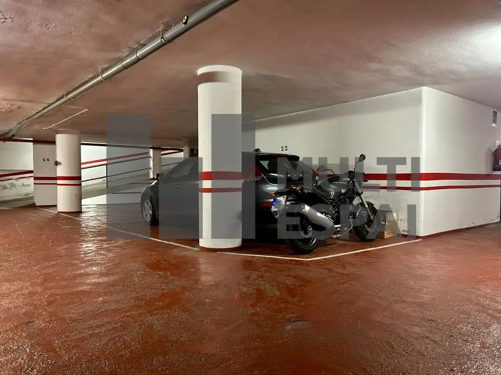 Einzelparkplatz mit Aufzug zum Verkauf in Via Augusta, imagen 2