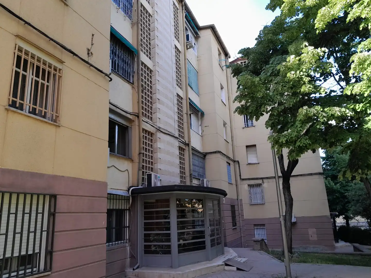 Exterior view of Flat for sale in Madrid  with Air Conditioner, Heating and Storage room