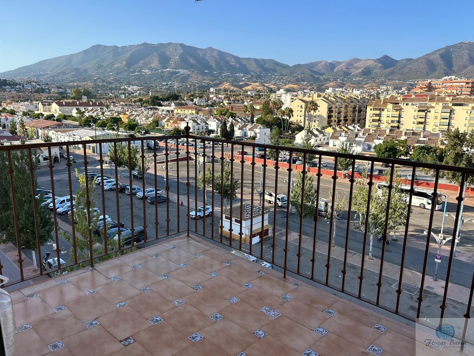 Vista exterior de Piso de alquiler en Fuengirola con Terraza, Amueblado y Piscina comunitaria