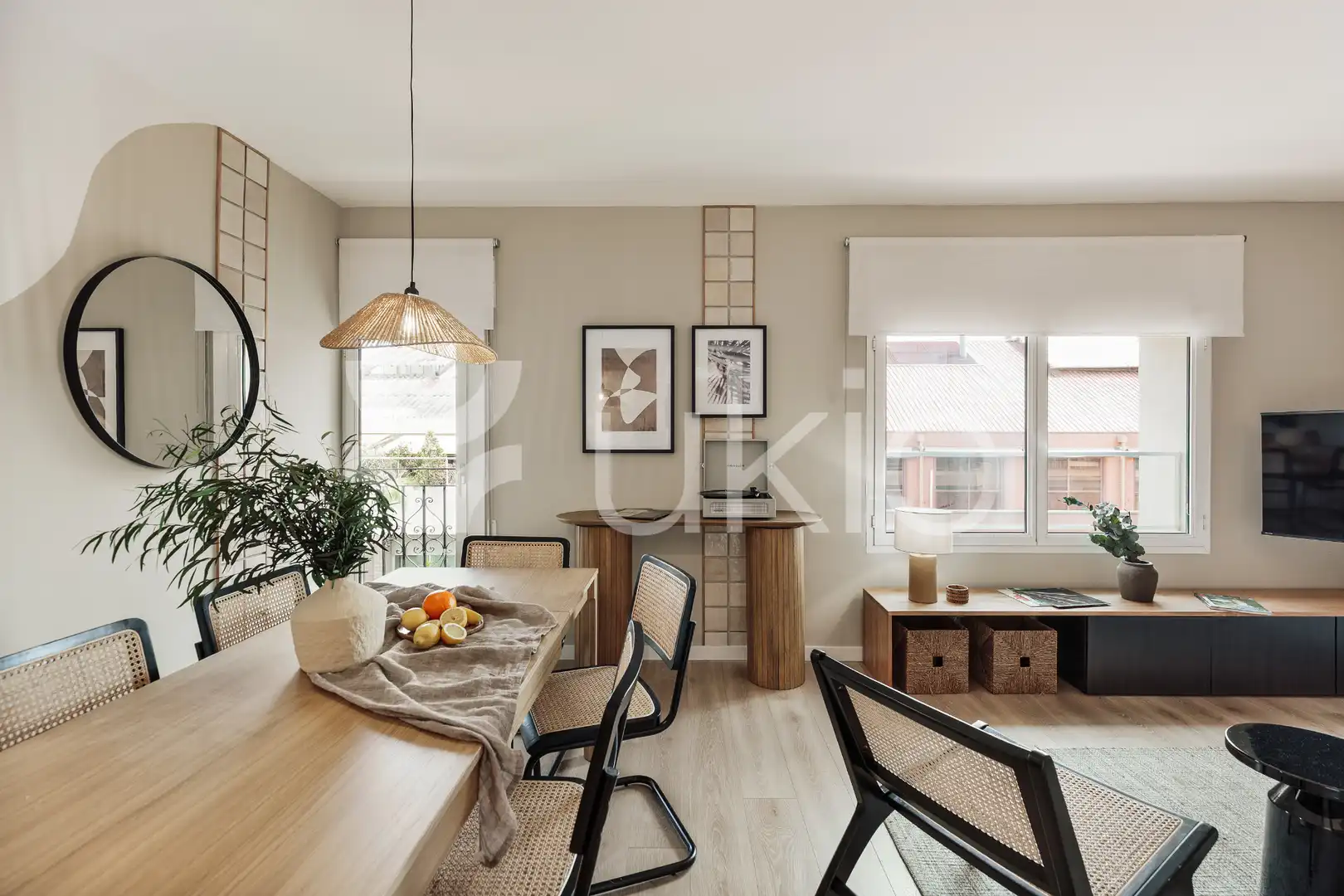 Menjador de Apartament de lloguer en Barcelona amb Aire condicionat, Calefacció i Moblat
