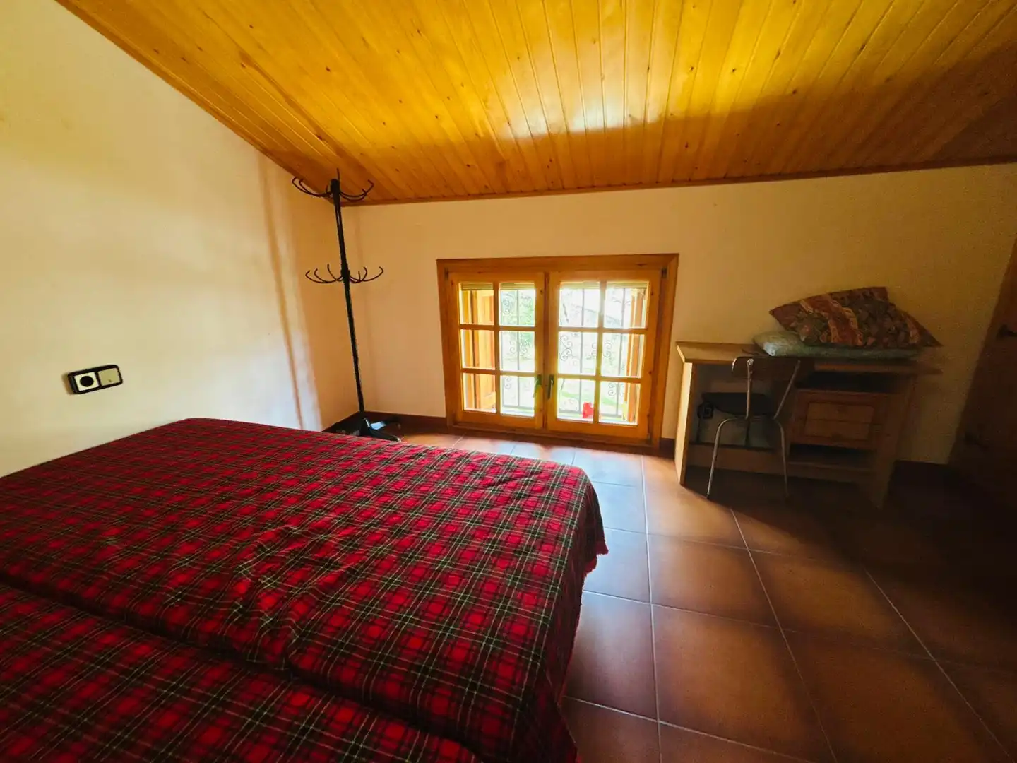 Dormitori de Finca rústica en venda en Cornudella de Montsant amb Aire condicionat, Jardí privat i Moblat