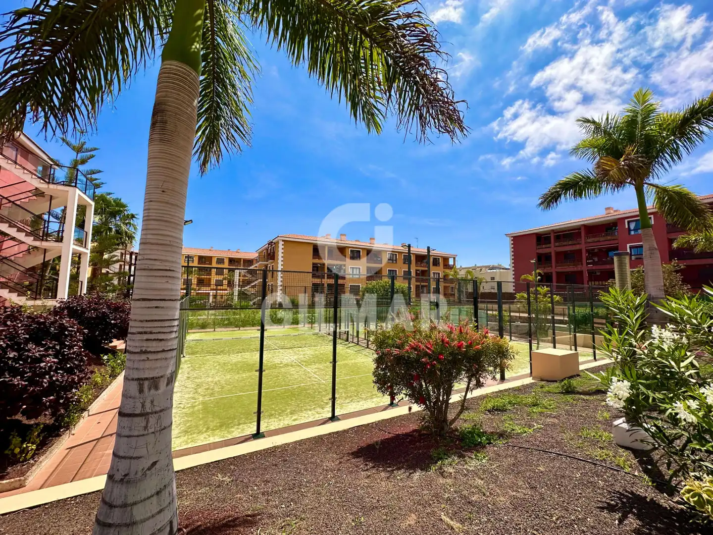 Außenansicht von Wohnung zum Verkauf in Arona mit Privatgarten, Terrasse und Abstellraum