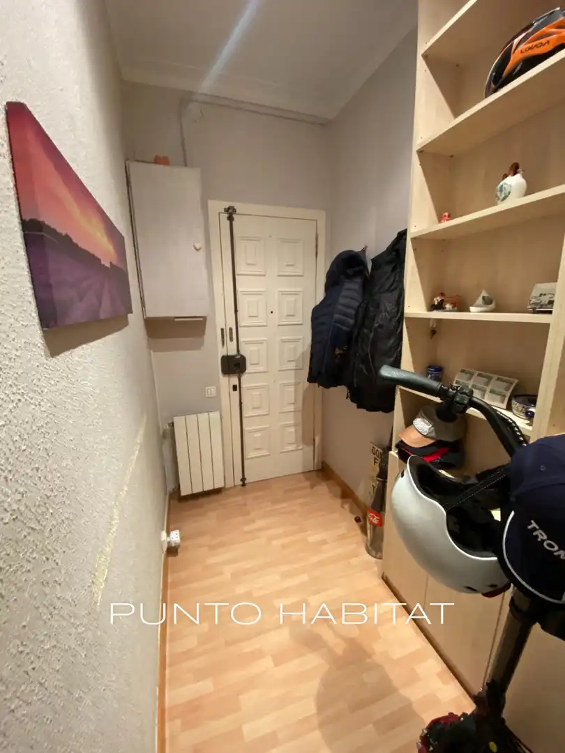 Wohnung zum Verkauf in Barcelona mit Klimaanlage, Parkett und Terrasse