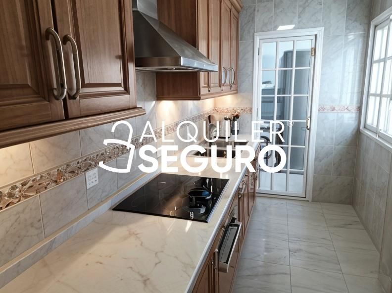 Flat to rent in Urbanización parque Giralda , La Hacienda - Nueva Andalucía