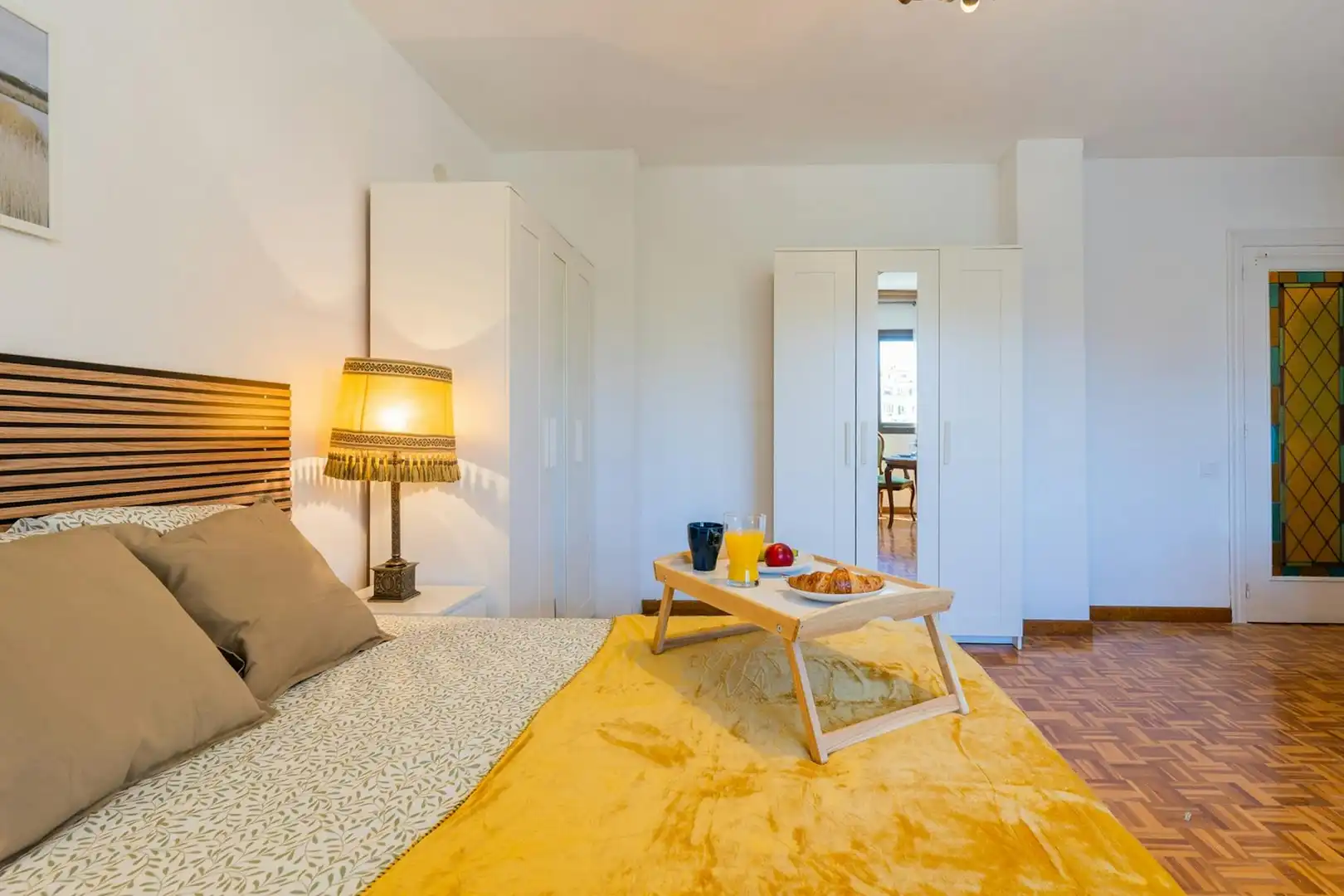 Schlafzimmer von Wohnung zur untervermieten in Valencia mit Möbliert, Waschmaschine und Fernseher