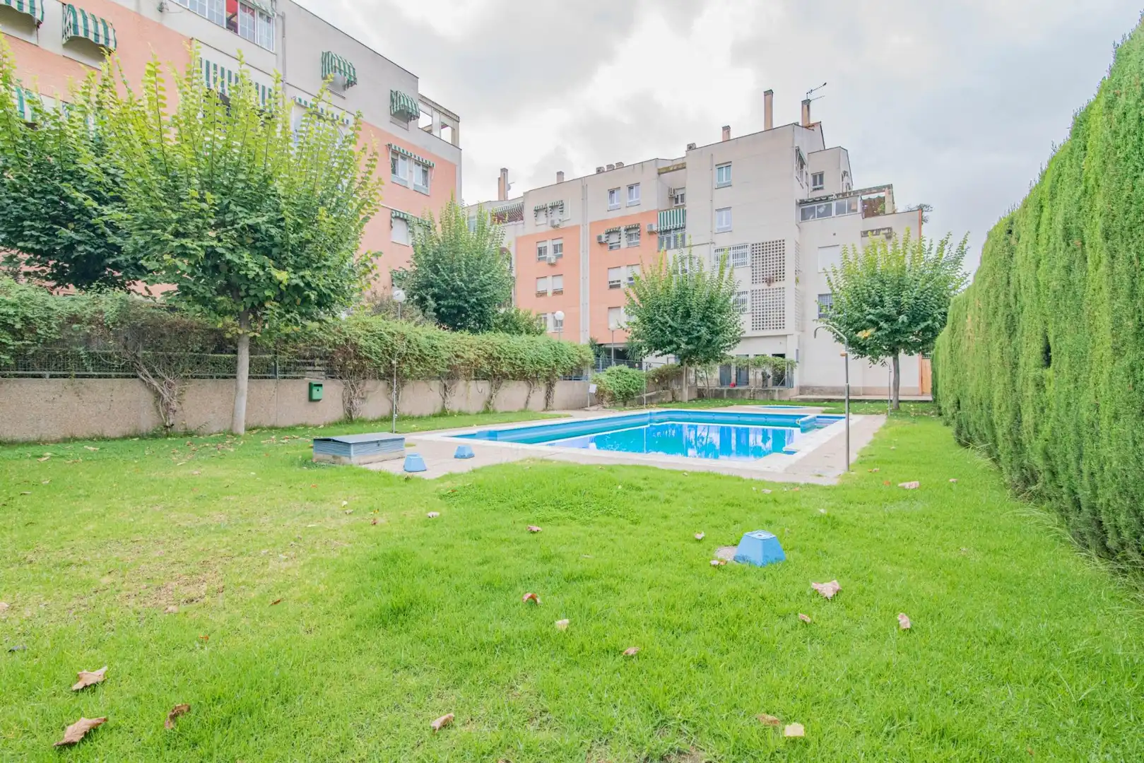 Piscina de Pis de lloguer en Granada amb Calefacció, Terrassa i Moblat