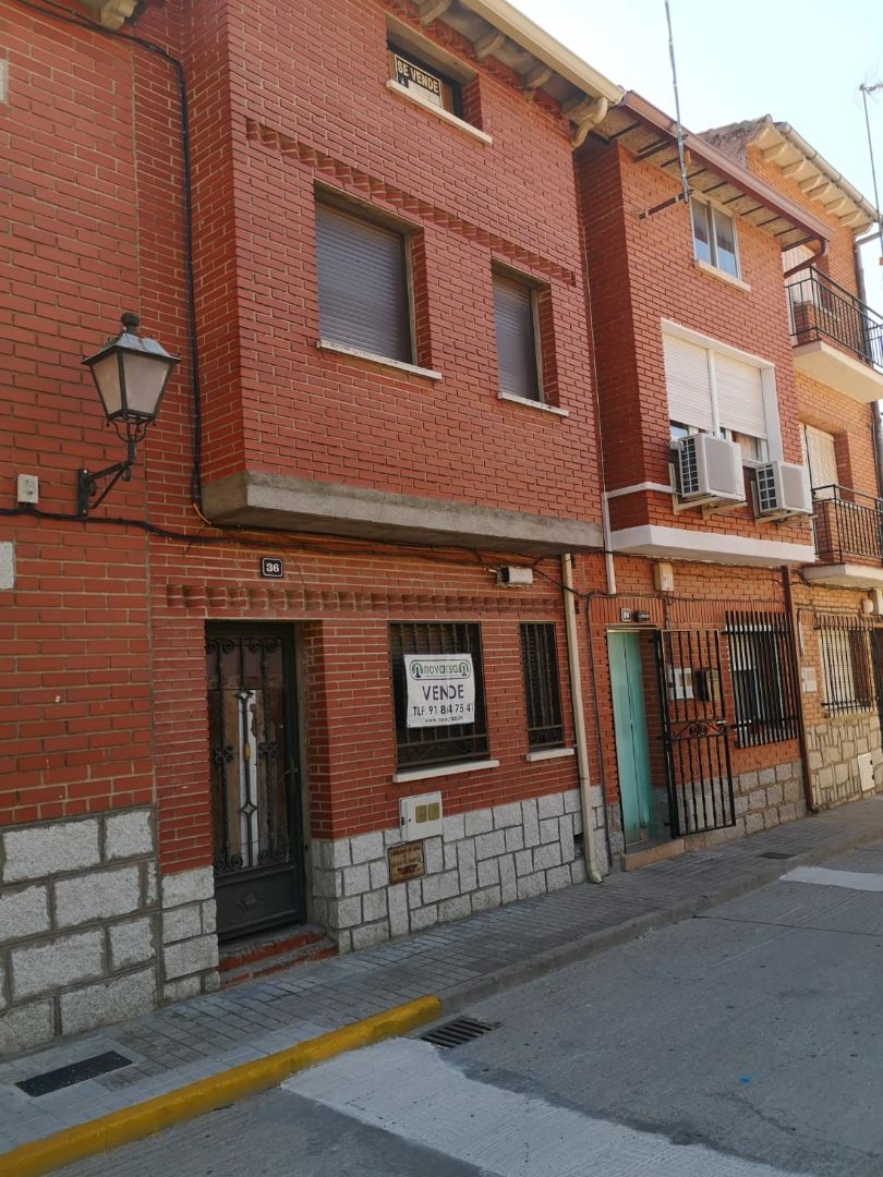 Vista exterior de Casa adosada en venda en Cenicientos