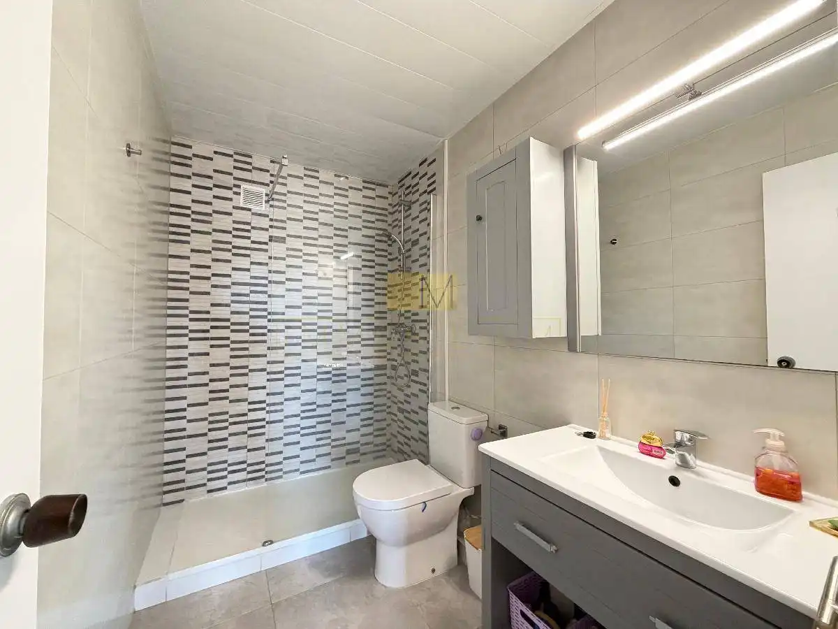 Baño de Ático de alquiler en Cunit con Aire acondicionado, Calefacción y Terraza