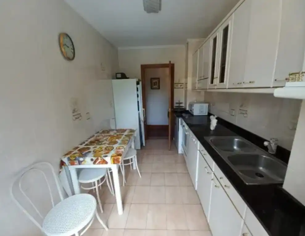 Cuina de Pis en venda en Villarcayo de Merindad de Castilla la Vieja amb Calefacció, Traster i Moblat