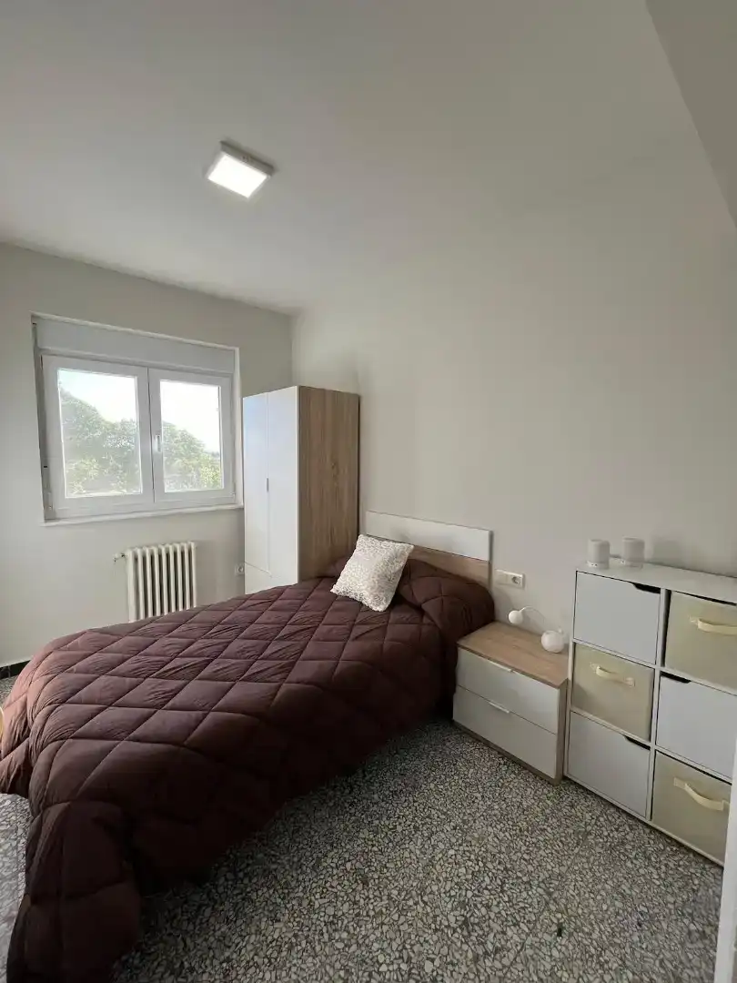 Habitación de Casa o chalet de alquiler en Calvarrasa de Abajo con Jardín privado, Piscina y Amueblado
