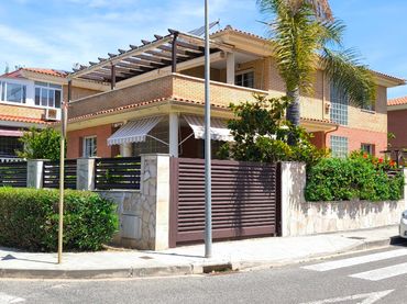 Villa mit Balkon zum Verkauf in Carrer Cap de Tortosa 17