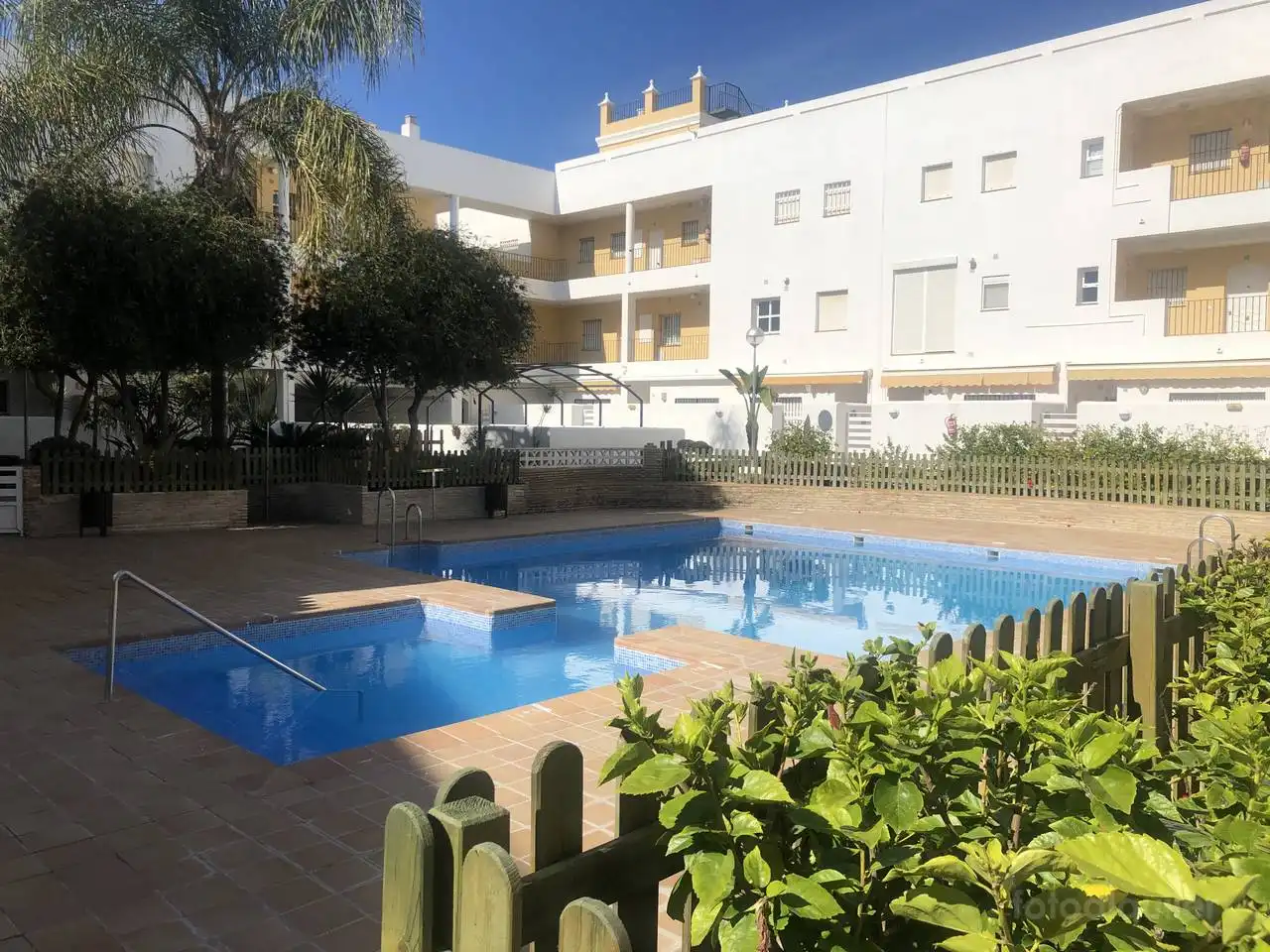 Pis amb piscina de lloguer a Avenida Pez Espada 2