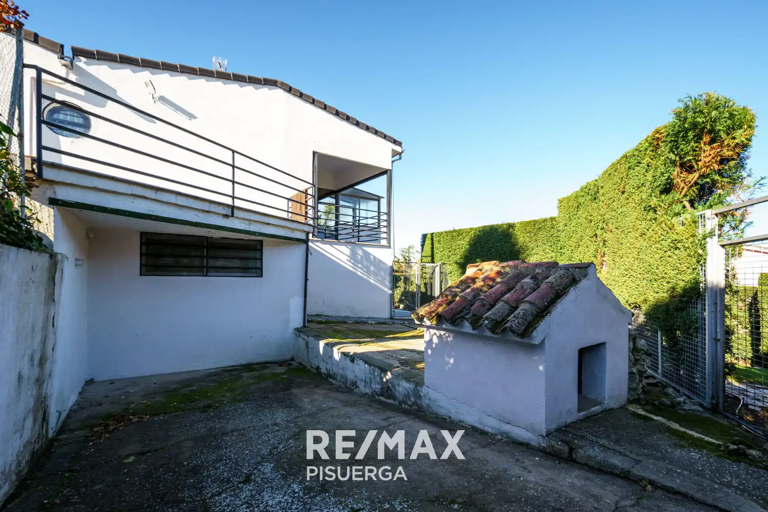 Vista exterior de Casa o xalet en venda en Tudela de Duero amb Calefacció, Jardí privat i Terrassa