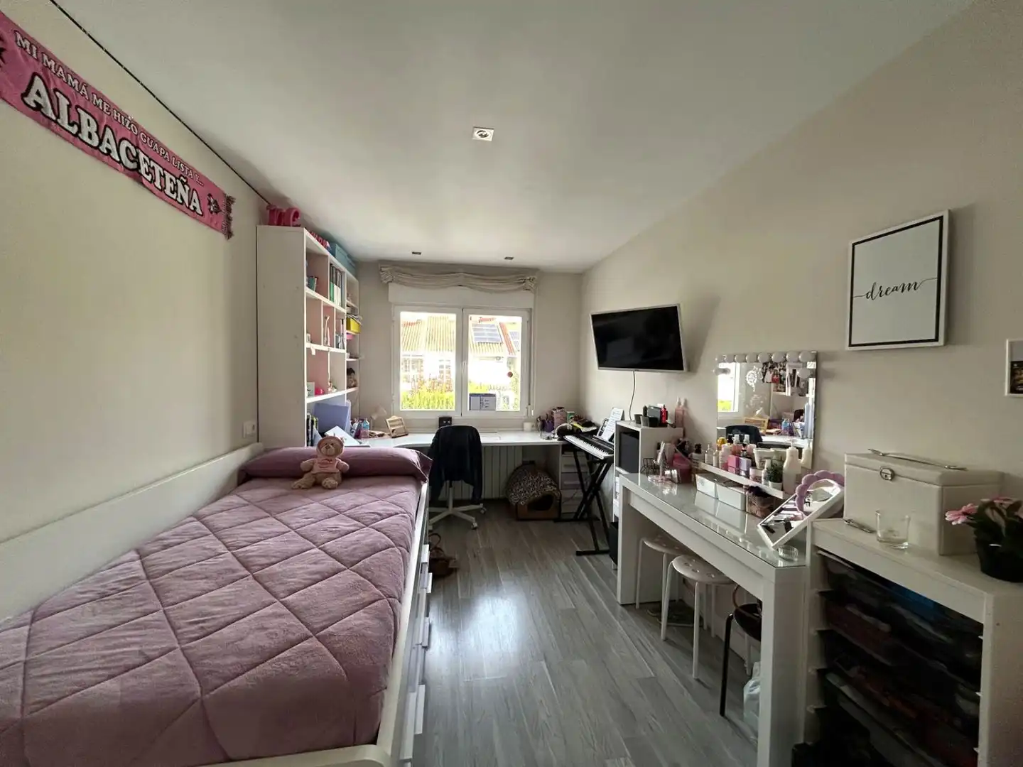 Habitación de Casa adosada en venta en Albacete con Aire acondicionado, Calefacción y Parquet
