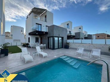 Xalet amb piscina en venda a Los Balcones - Los Altos