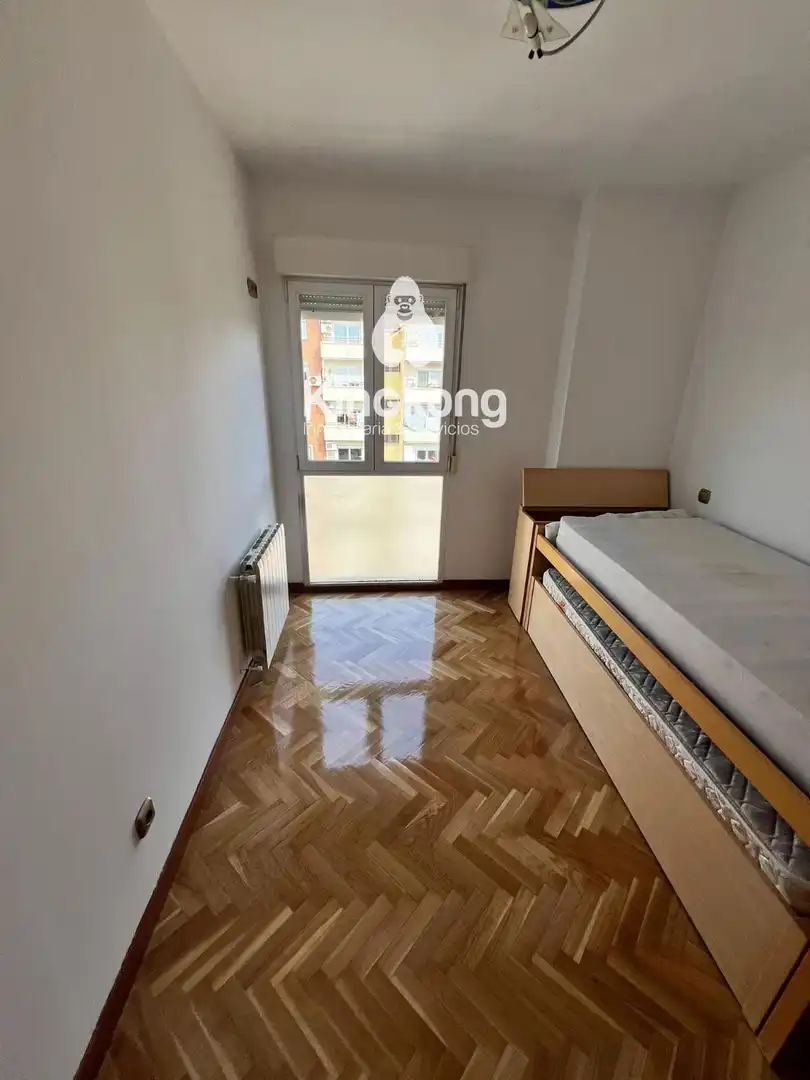 Bedroom of Flat for sale in Madrid  with Air Conditioner, Heating and Swimming Pool