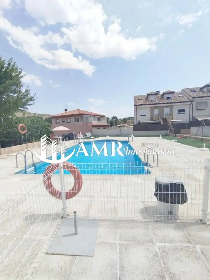 Piscina de Dúplex en venta en Villalbilla con Aire acondicionado, Calefacción y Balcón