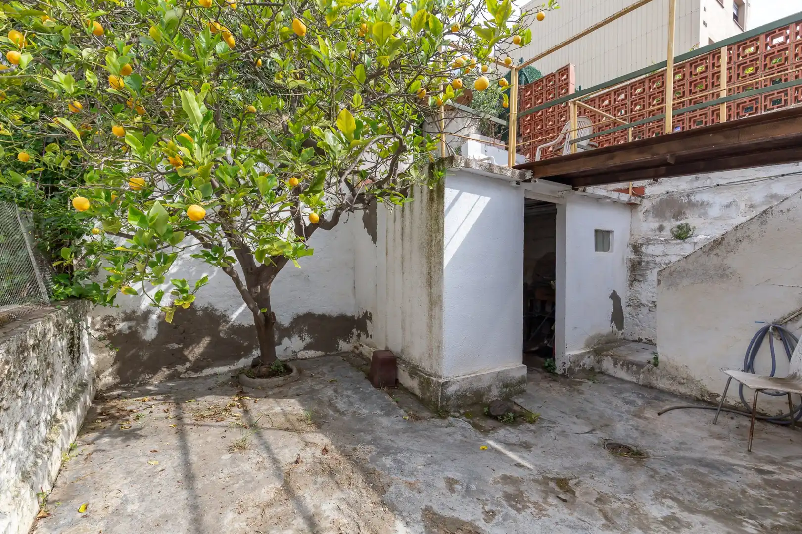 Vista exterior de Casa adosada en venta en Esplugues de Llobregat con Calefacción, Terraza y Alarma