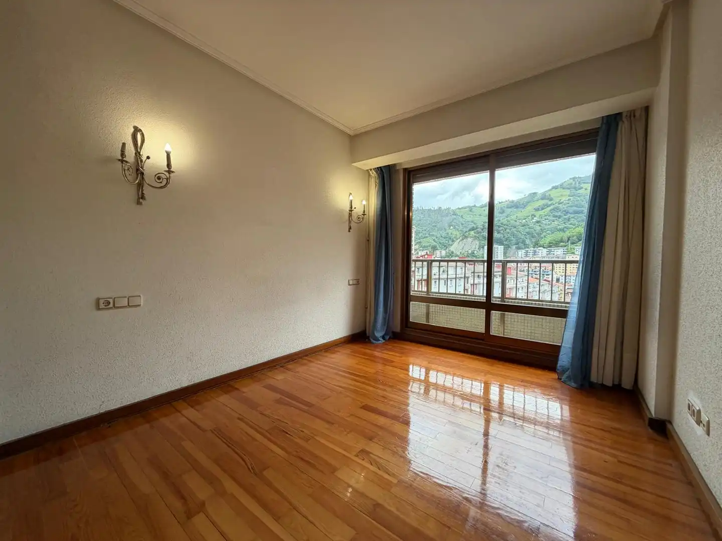 Habitación de Piso en venta en Eibar con Calefacción, Amueblado y Alarma