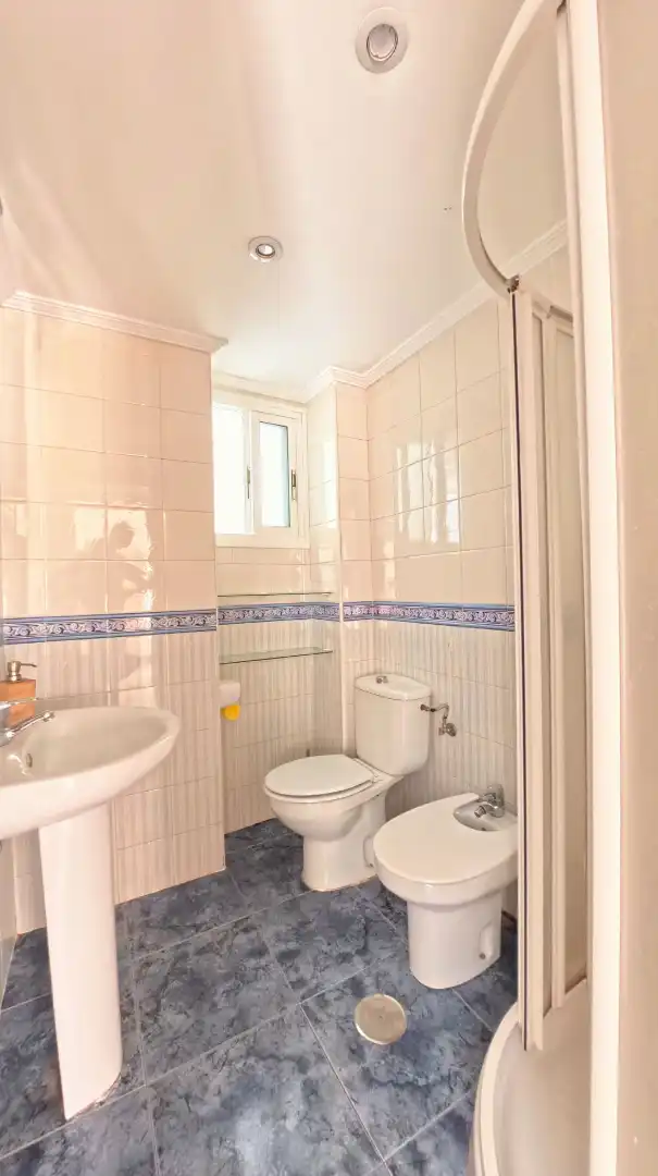 Bathroom of Flat for sale in Sevilla  with Air Conditioner, Furnished and Balcony