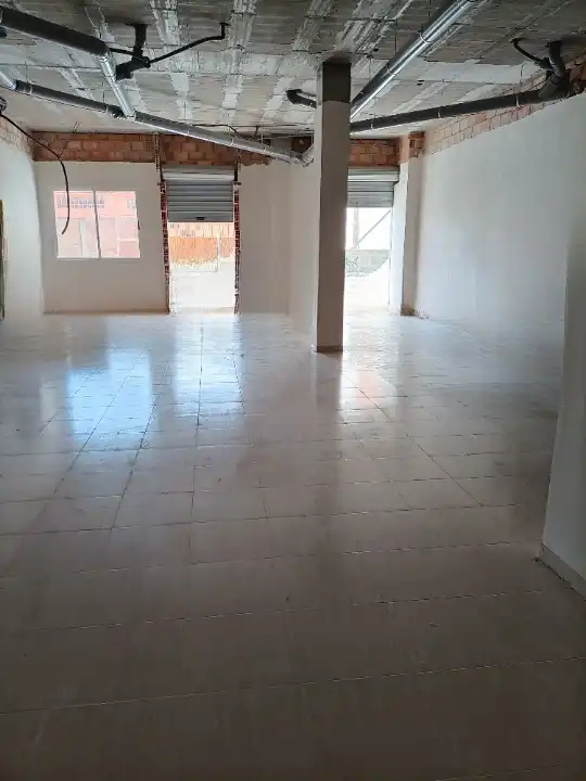 Business premises to rent in Calle Vall de Almonacid 7, imagen 3