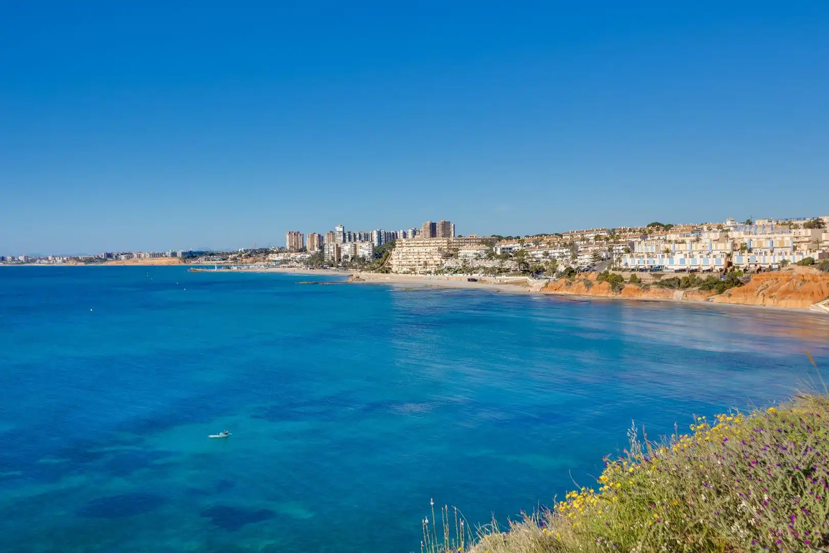 Vista exterior de Piso en venta en Orihuela con Aire acondicionado, Amueblado y Piscina comunitaria