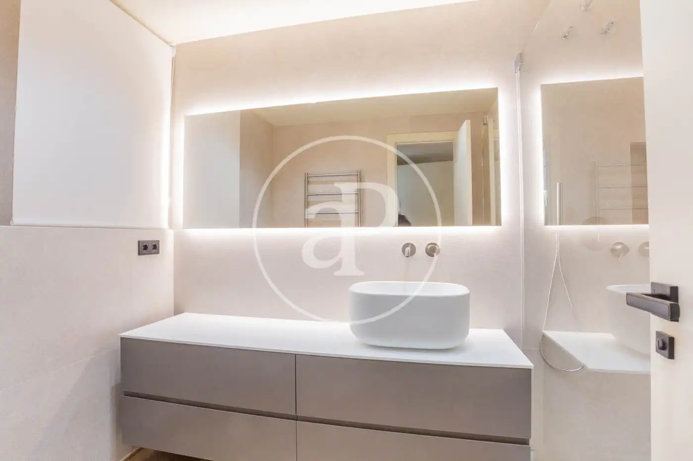 Bathroom of Flat for rent in Barcelona  with Air Conditioner, Heating and Private garden