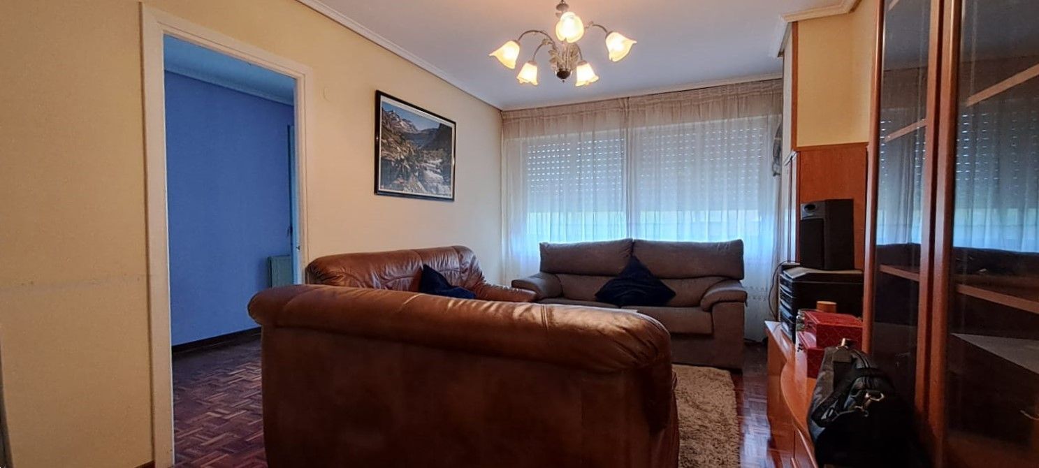 Sala d'estar de Pis en venda en Vitoria - Gasteiz amb Calefacció, Terrassa i Traster