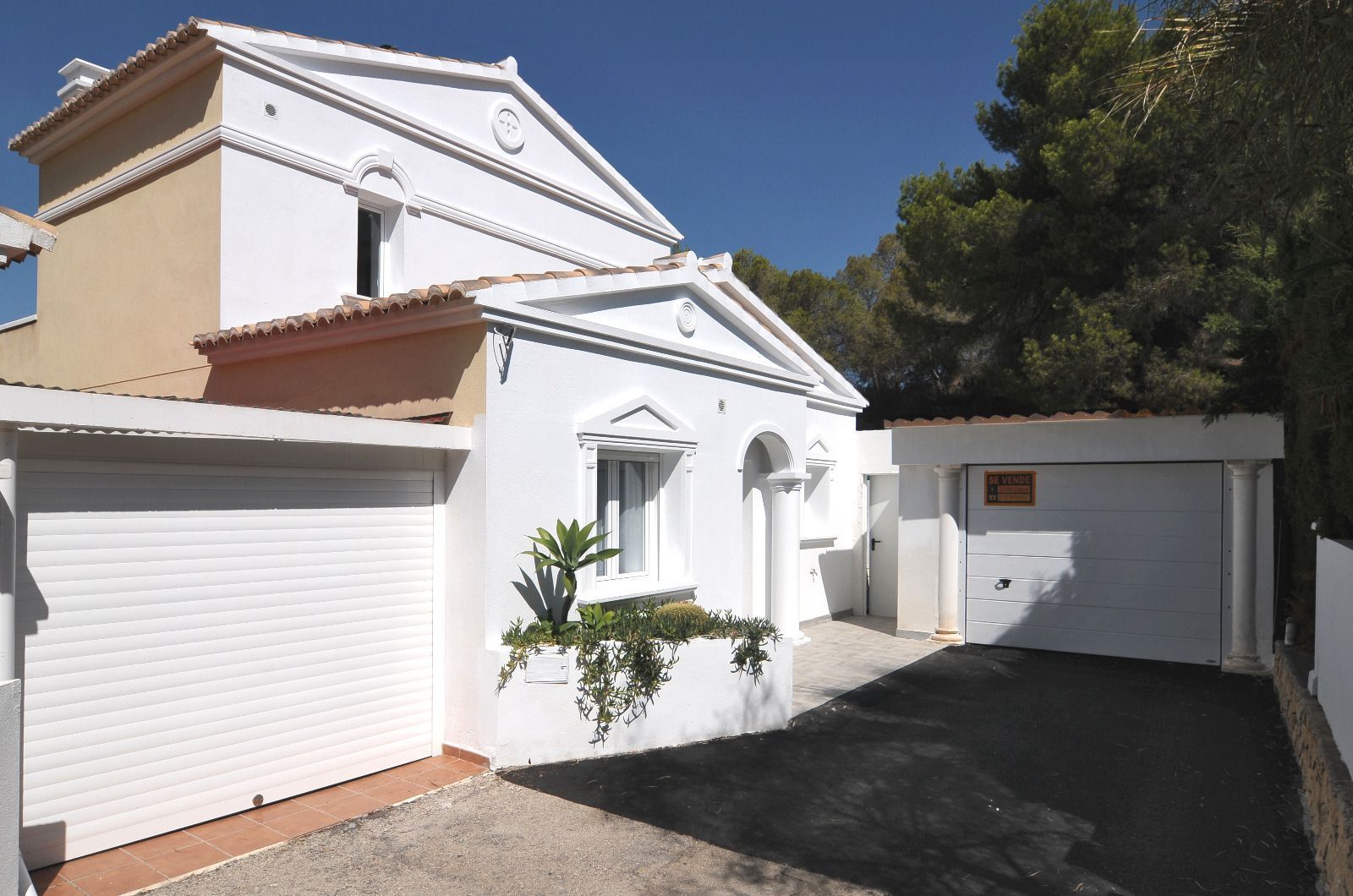 Exterior view of Country house for sale in Calpe / Calp  with Community pool