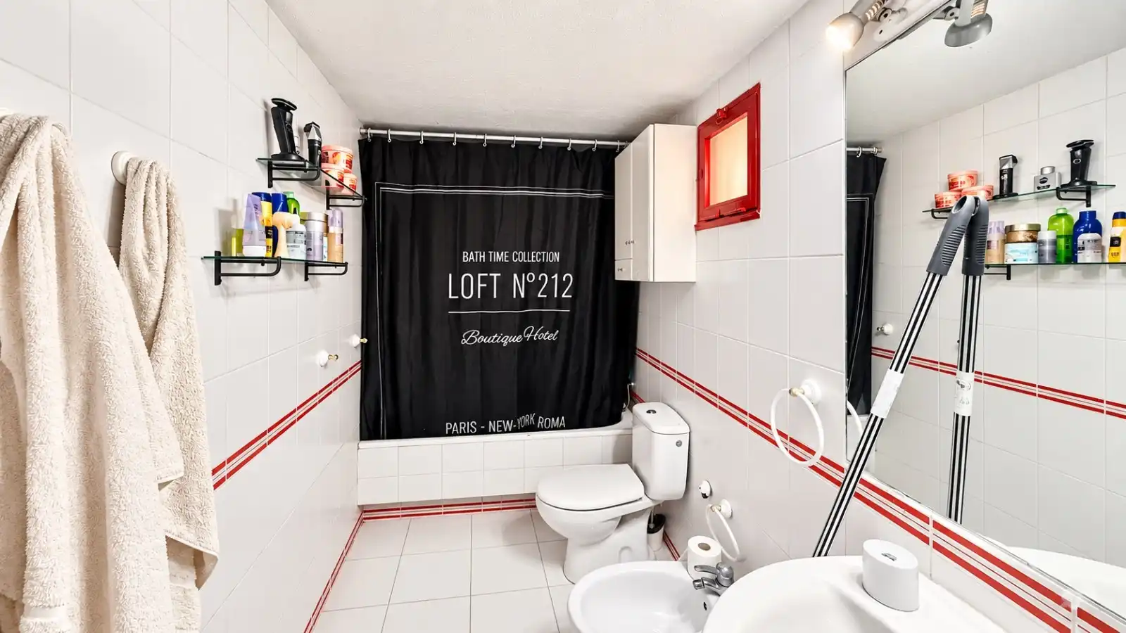 Bany de Apartament de lloguer en Benidorm amb Aire condicionat, Piscina i Moblat