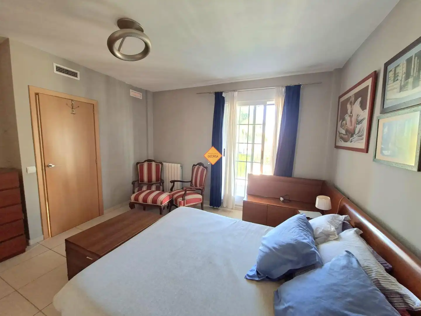 Habitación de Casa o chalet en venta en Paterna con Aire acondicionado, Calefacción y Jardín privado