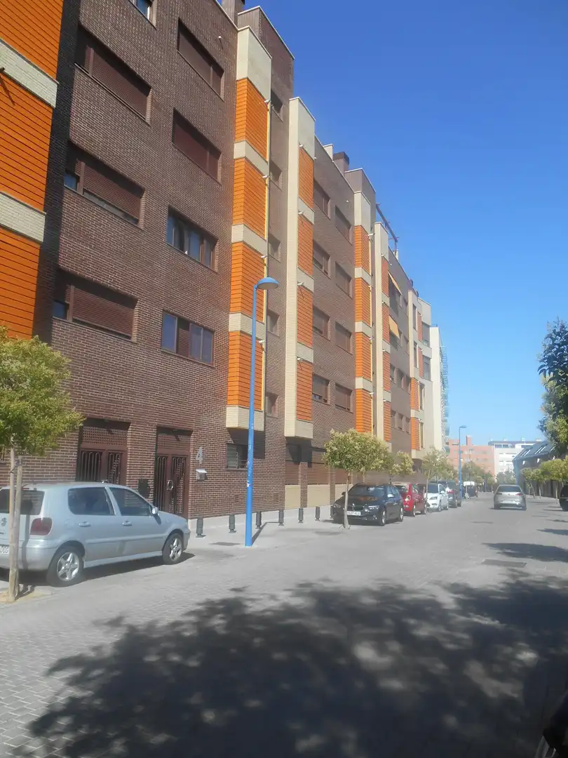 Vista exterior de Pis de lloguer en Leganés amb Calefacció, Traster i Piscina