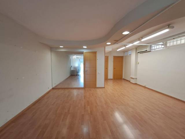 Local comercial en Venta en Joc de la Bola - Camps d'Esports