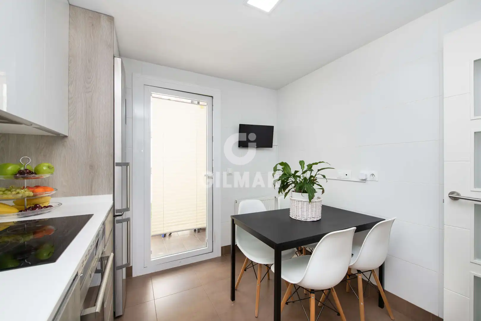 Kitchen of Flat for sale in Madrid  with Heating, Private garden and Storage room