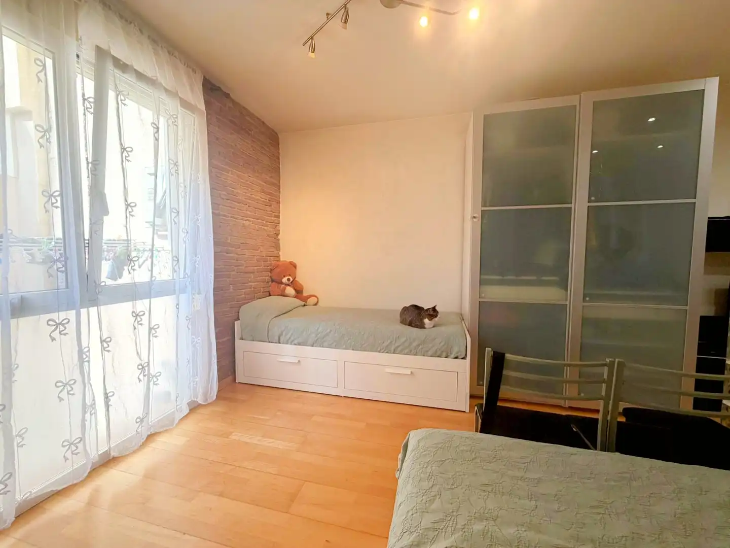 Schlafzimmer von Wohnung zum Verkauf in Barcelona mit Klimaanlage, Parkett und Ofen