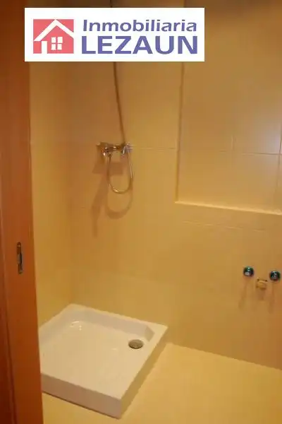Baño de Apartamento en venta en Peralta / Azkoien con Aire acondicionado, Terraza y Trastero