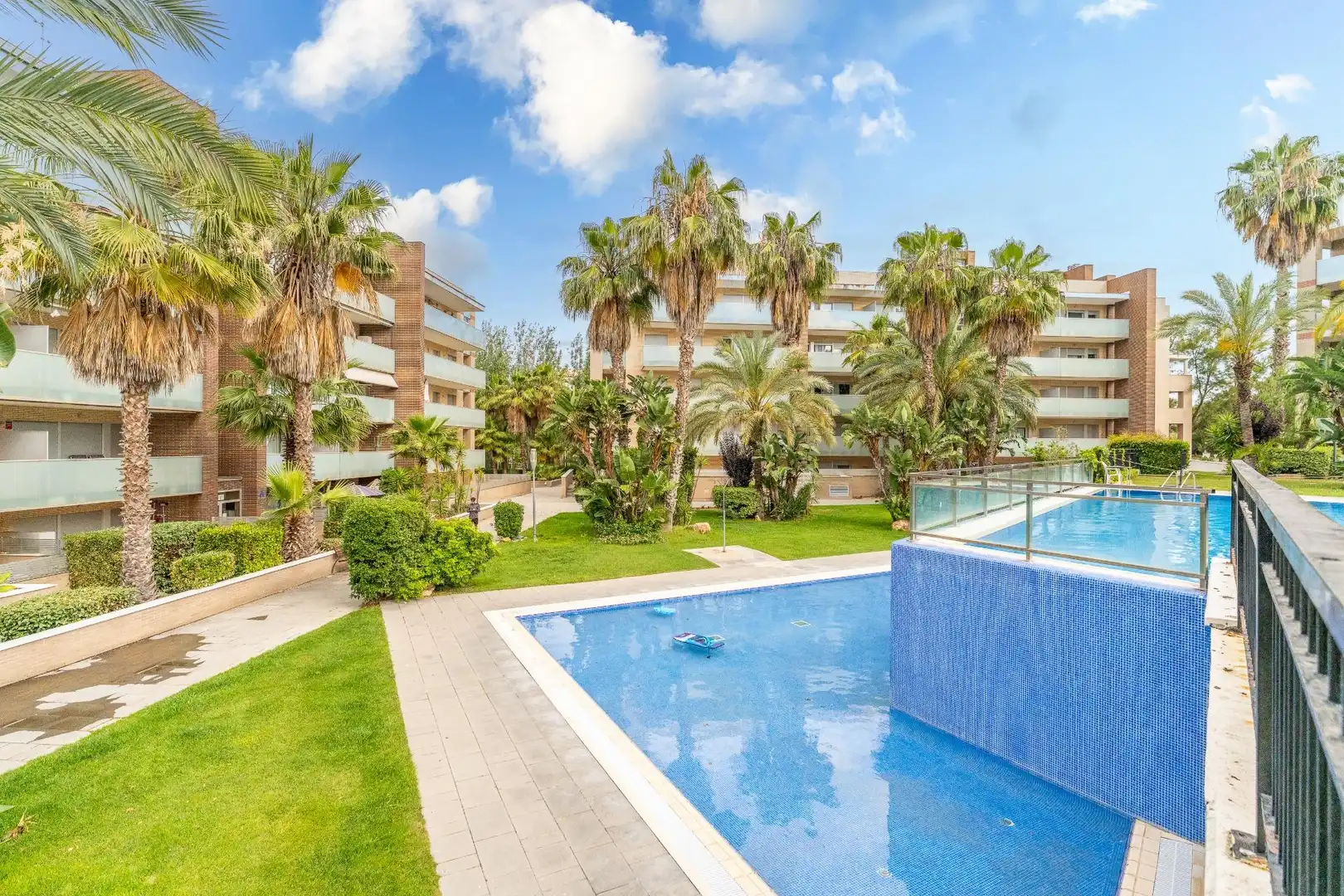 Piscina de Planta baixa en venda en Salou amb Aire condicionat, Calefacció i Jardí privat